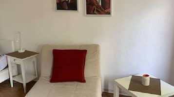 Apartment | Living room | Flat-screen TV