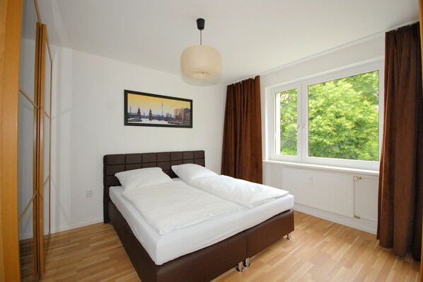Apartment East Side - Pflugstrasse 4 | 2 chambres, fer et planche à repasser, accès au Wi-Fi (inclus)