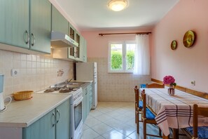 Apartment, Ground Floor | Private kitchen | Fridge, oven, stovetop, coffee/tea maker - Apartment Bugenvilia (Mali Losinj)