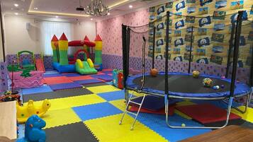 Innendørs lekeområde for barn