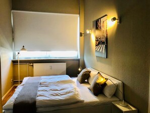 Iron/ironing board, free WiFi, bed sheets