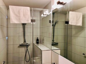 Double Room (with shared kitchen) | Bathroom
