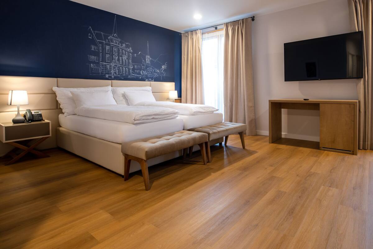 Junior Quadruple Room | Desk, blackout drapes, soundproofing, WiFi (free)