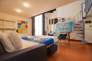 公寓式客房 | 办公桌、笔记本电脑工作区、遮光窗帘、免费 WiFi