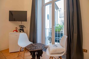 Camera doppia (White Room) | Una scrivania, postazione laptop, tende oscuranti, Wi-Fi gratuito