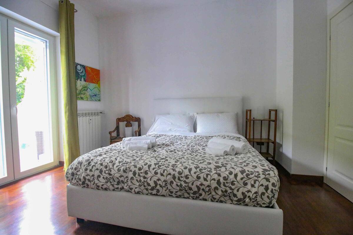 Kahden hengen huone | Pimennysverhot, lisävuoteet, ilmainen Wi-Fi, vuodevaatteet