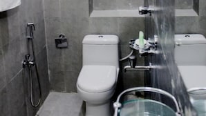 Deluxe Room | Bathroom - The Pearl (Port Blair)