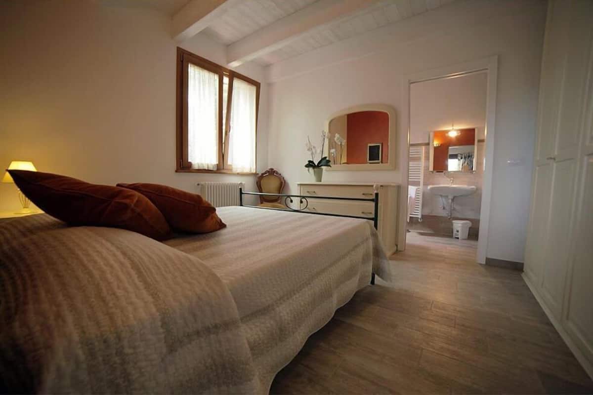 Apartamento (La Quercia) | Wi-Fi de cortesia, roupa de cama