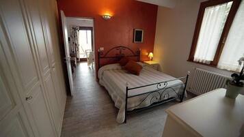 Apartment (La Quercia) | Free WiFi, bed sheets
