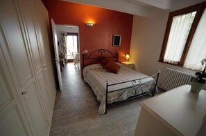 Apartment (La Quercia) | Free WiFi, bed sheets