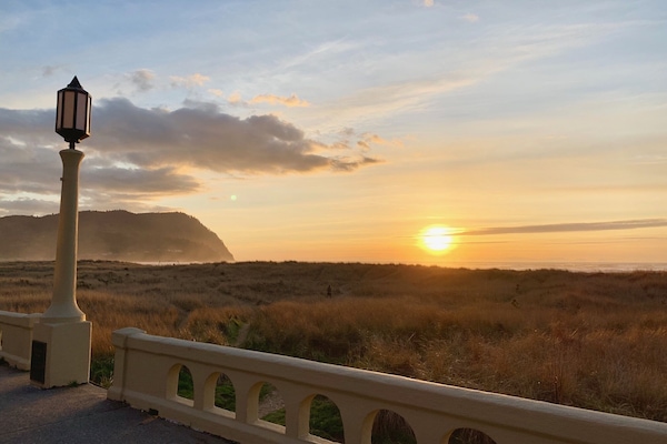 Beach view, just 3blks away