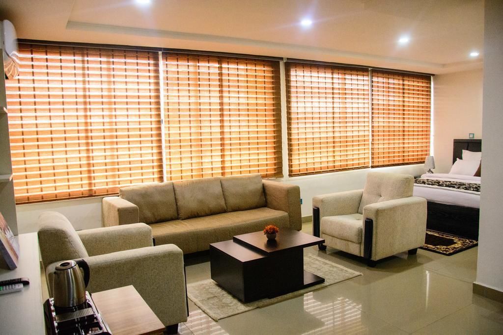 Escritorio, espacio para trabajar con un portátil, wifi gratis