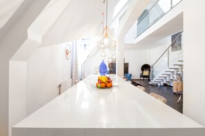 Appartement luxueux, 3 chambres, non-fumeur, 2 salles de bains | Repas dans la chambre