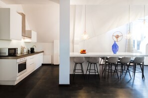 Appartement luxueux, 3 chambres, non-fumeur, 2 salles de bains | Cuisine privée | Réfrigérateur, four à micro-ondes, un four, surface de cuisson