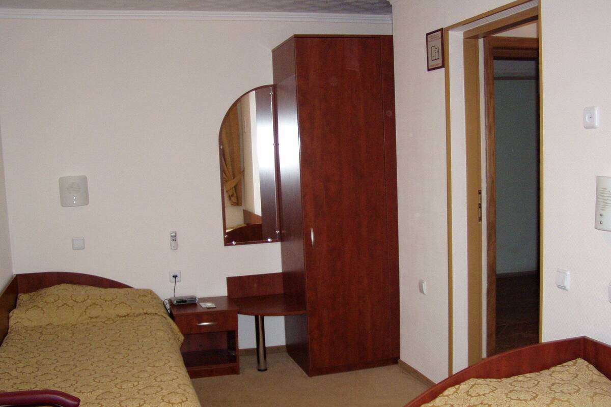 In-room safe, iron/ironing board