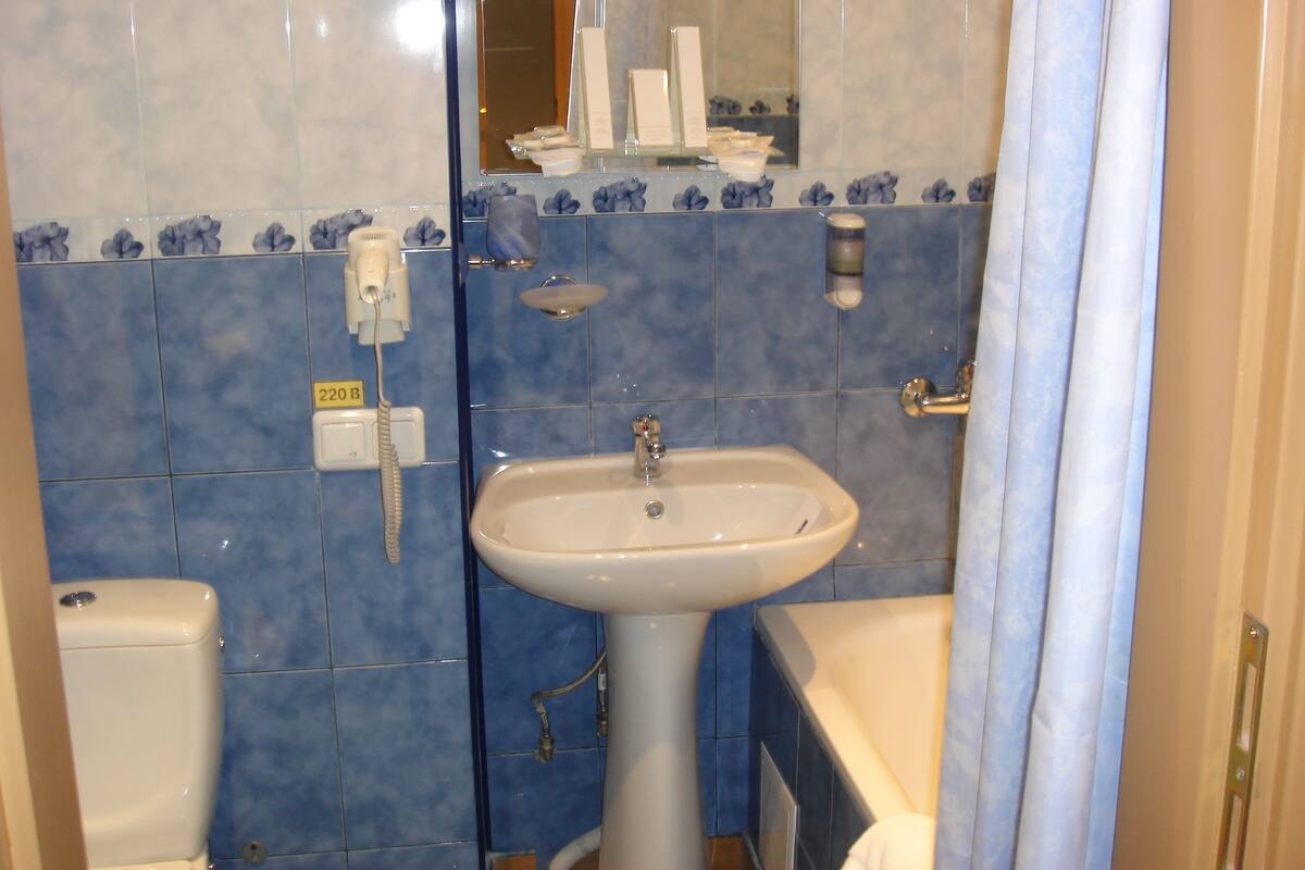 In-room safe, iron/ironing board