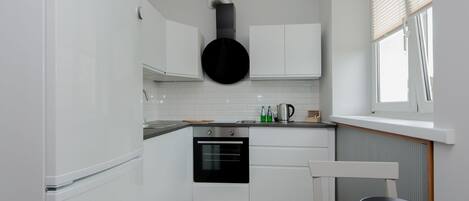 Appartement Confort | Cuisine privée | Grand réfrigérateur, four, plaque de cuisson, lave-vaisselle