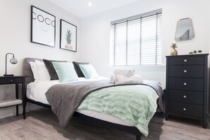 Apartment (Flat 8) | Individuell dekoriert, individuell eingerichtet, Verdunkelungsvorhänge