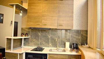 Microwave, coffee/tea maker, electric kettle, toaster