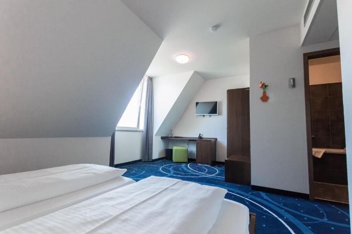Superior Double Room | Desk, laptop workspace, soundproofing, WiFi (free)
