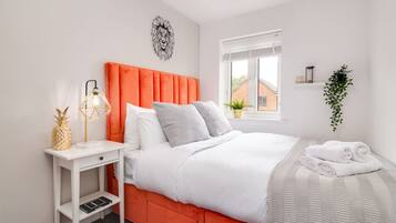 Apartment | 3 bedrooms, laptop workspace, soundproofing, iron/ironing board