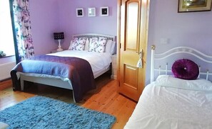 Triple Room | Soundproofing, iron/ironing board, free WiFi - Tig na Coille B&B Country House (Tullaroan)