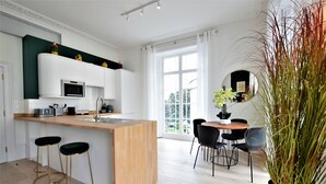 Leilighet, 1 soverom | Eget kjøkken | Kaffetrakter/tekoker, kjøleskap, mikrobølgeovn og ovn