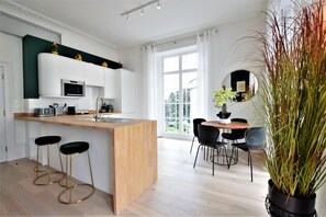 Apartment, 1 Bedroom | Dapur peribadi | Peti sejuk, ketuhar gelombang mikro, ketuhar, dapur 