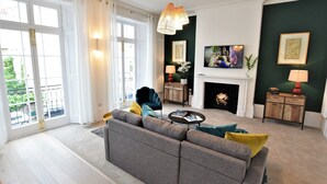 Leilighet, 1 soverom | Oppholdsrom | Smart-TV