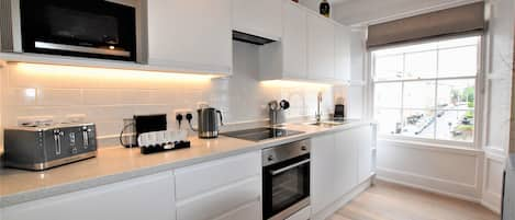 Apartment, 2 Bedrooms | Private kitchen | Fridge, microwave, oven, stovetop