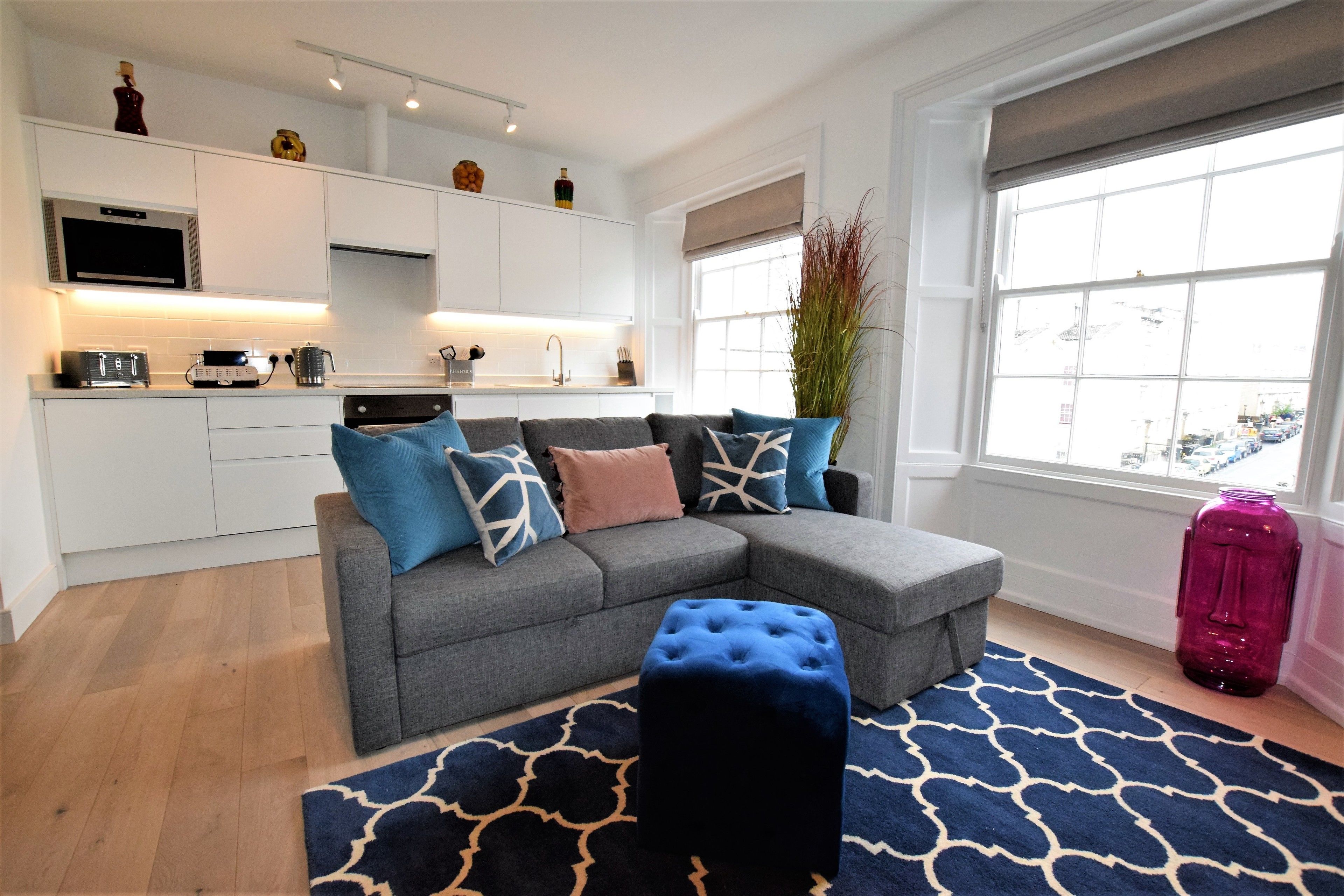 Apartment, 2 Bedrooms | Living room | Smart TV