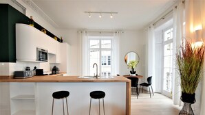 Leilighet, 1 soverom | Eget kjøkken | Kaffetrakter/tekoker, kjøleskap, mikrobølgeovn og ovn