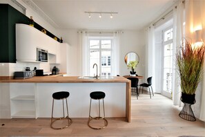 Lägenhet - 1 sovrum | Eget kök | Kylskåp, mikrovågsugn, ugn och spishäll