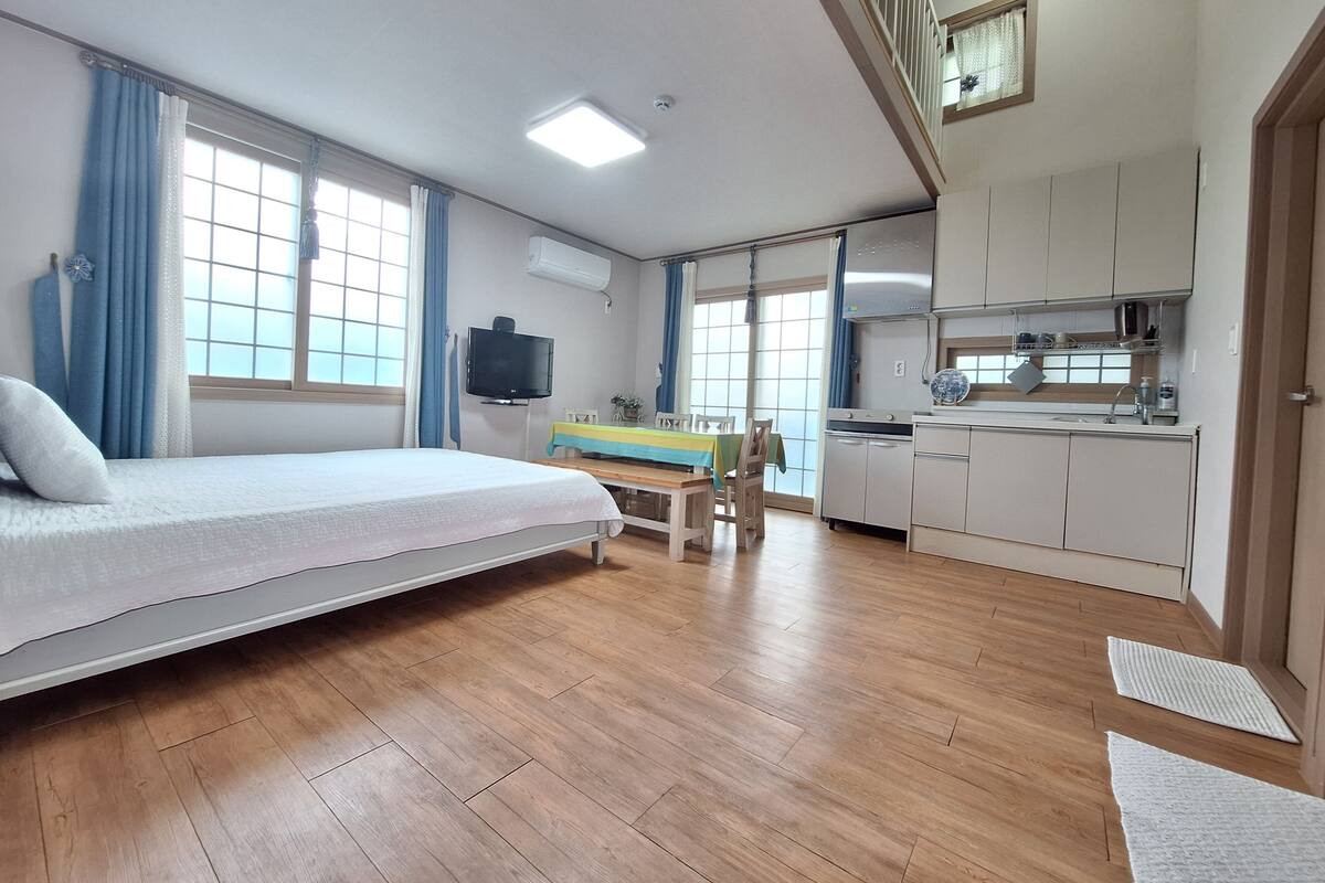 [MUST contact property before check-in]Saffron Private house, 3Bedrooms,Connecting Rooms,Garden View | Langsir/tirai gelap terus, seterika/papan seterika, Wi-fi percuma 