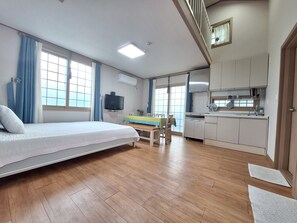 Family Bungalow, 3 Bedrooms, Connecting Rooms, Garden View | Individually decorated, individually furnished, blackout curtains - Casa Linda Pension-Acommodation (Jeju City)