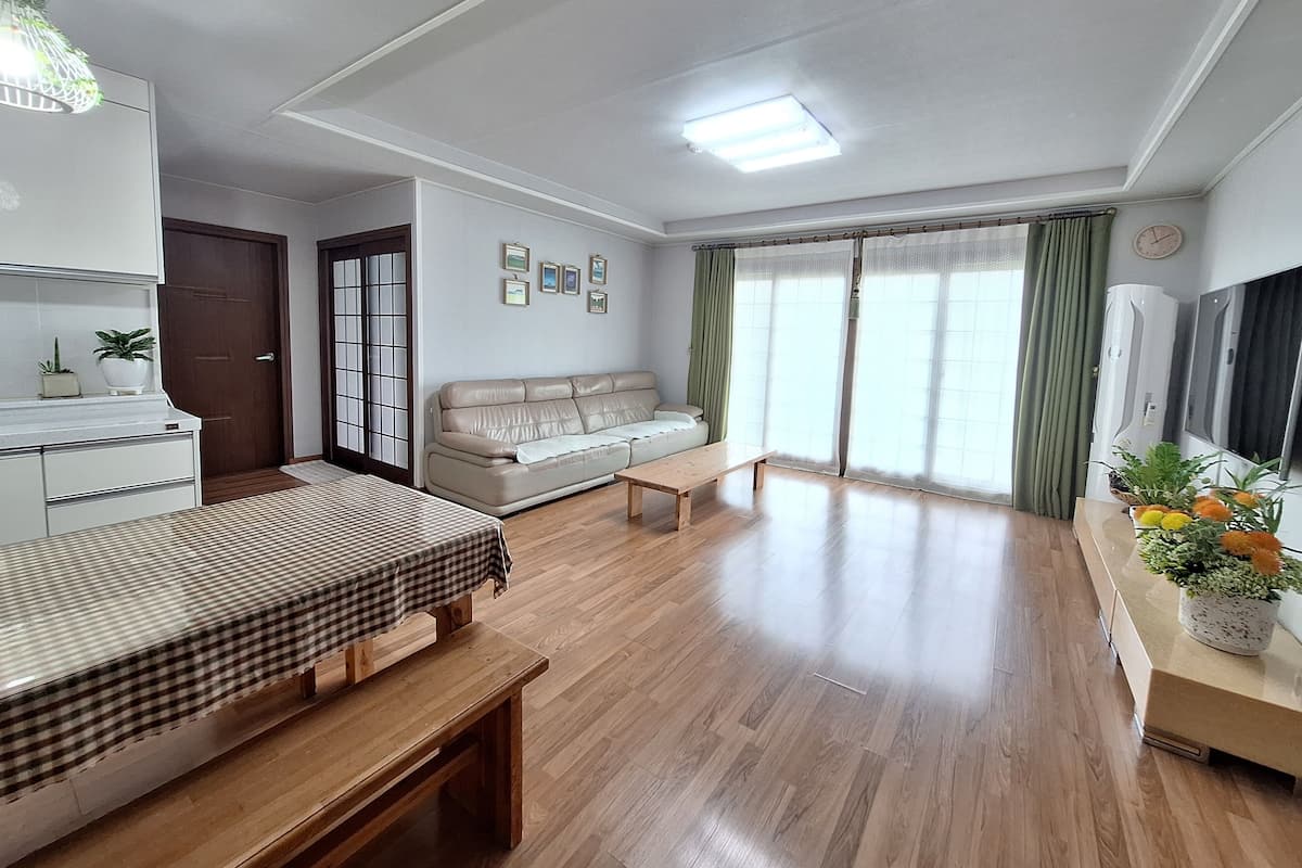 Casa familiare, 3 camere da letto, 2 bagni, vista giardino | 3 camere, con stile personalizzato, con arredamento individuale