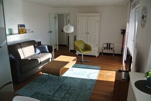 Comfort-Apartment (on top of the rate cleaning Fee 60 EUR) | Sala de estar | Televisión de pantalla plana y estación para iPod 