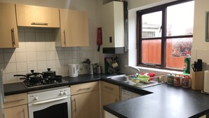 A kitchen with a stove, oven, sink, and window. - Swale Corner (Wellingborough)