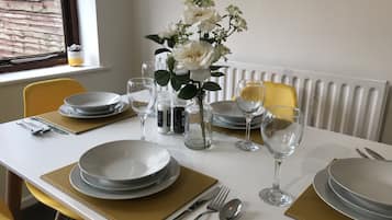 House, 3 Bedrooms | In-room dining