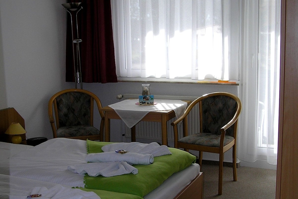 Habitación familiar (no pats allowed) | 2 habitaciones, escritorio, wifi y ropa de cama