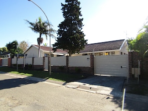 Property entrance - Yolonwabo bed and breakfast (East London)