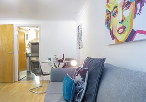 Business Apartment | Living area | Smart TV, Netflix, streaming services - Tudors eSuites Birmingham Canalside Apartments (Birmingham)