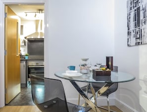Business Apartment | In-room dining