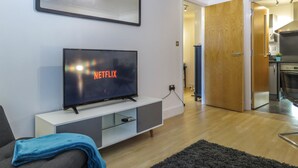 Apartamento Business | Zona de estar | Una Smart TV, Netflix, servicios de streaming