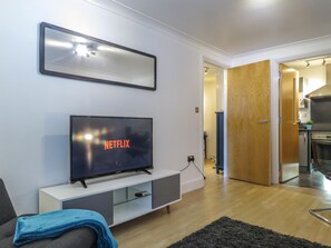Business Apartment | Living area | Smart TV, Netflix, streaming services - Tudors eSuites Birmingham Canalside Apartments (Birmingham)