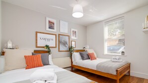Apartment | Laptop workspace, iron/ironing board, cribs (free), WiFi (free) - Warstone Parade East (Birmingham)