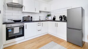Apartment | Private kitchen | Espresso maker, full-size fridge, microwave, oven - Warstone Parade East (Birmingham)