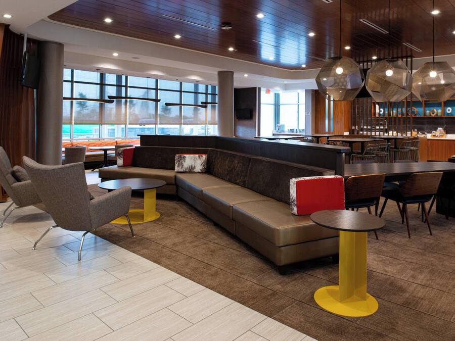 Lobby lounge