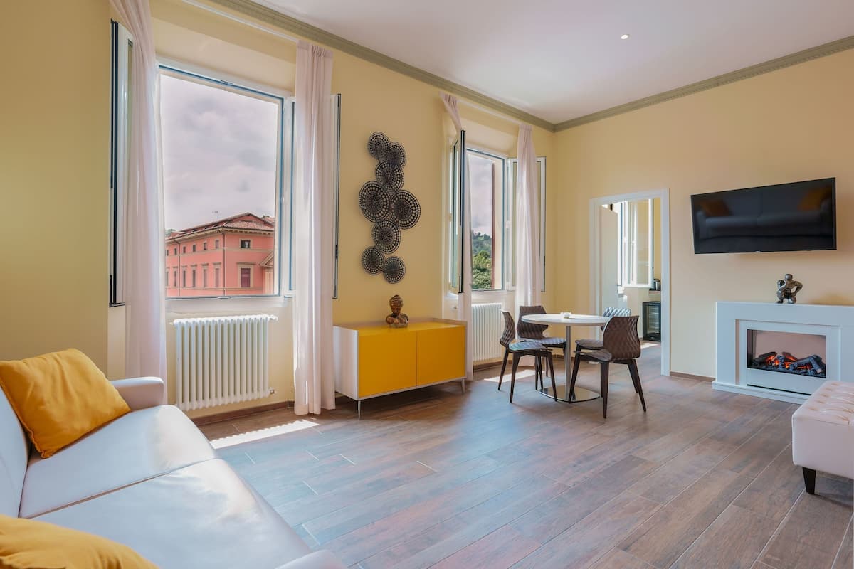 Deluxe Apartment, 1 Bedroom, Hill View (S.Luca) | Living area | TV