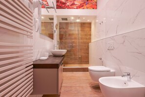 Deluxe Double Room, City View (Tetti Rossi) | Bathroom | Shower, free toiletries, hair dryer, slippers